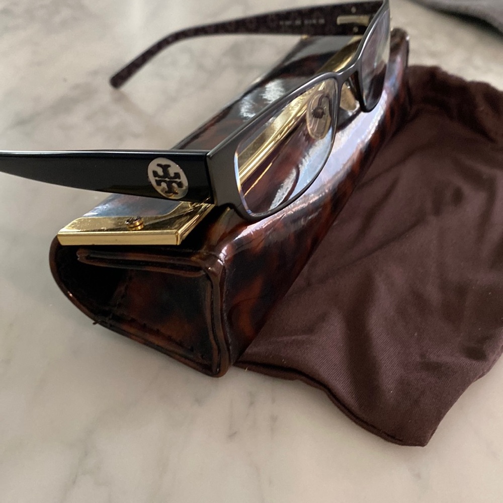 Cute Tory Burch.. bifocal really weak like 150 close 20-30 far